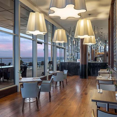 ฮิลตัน บาทูมี Hotel บาทูมิ ภายนอก รูปภาพ The Lounge at the 360° Restaurant