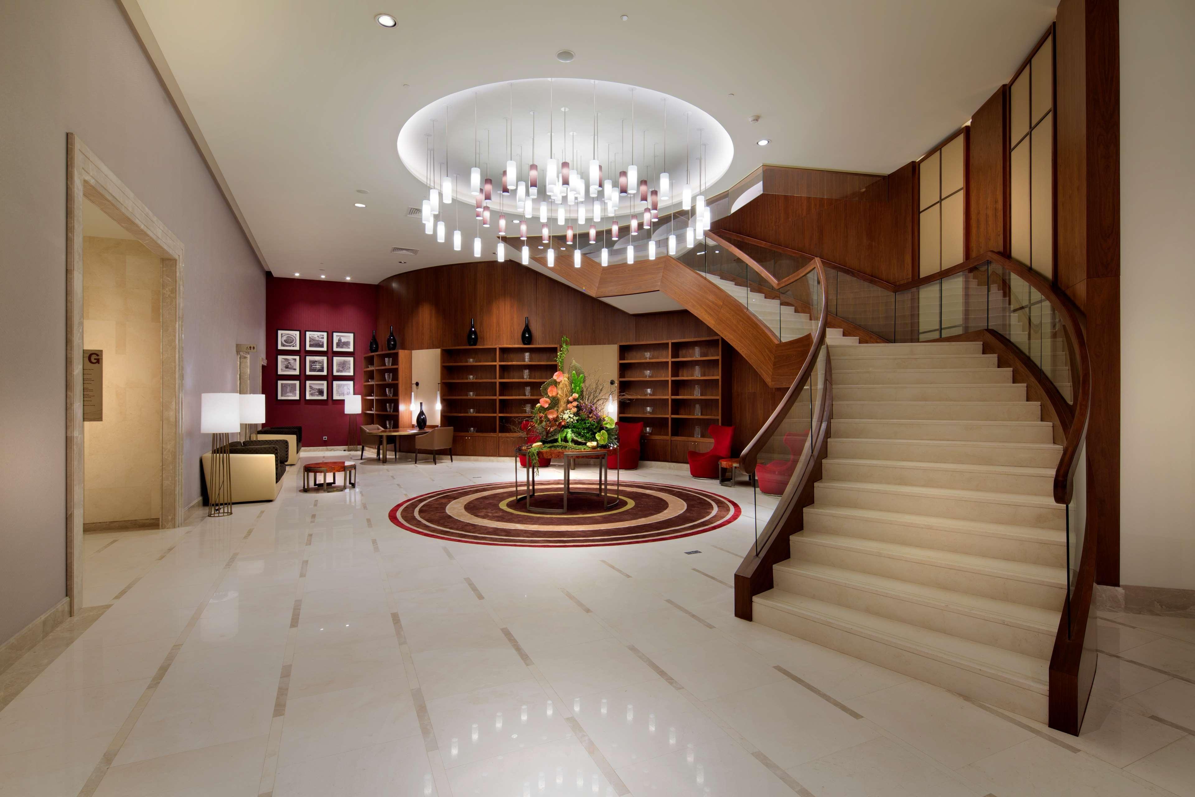 ฮิลตัน บาทูมี Hotel บาทูมิ ภายนอก รูปภาพ The lobby of the hotel