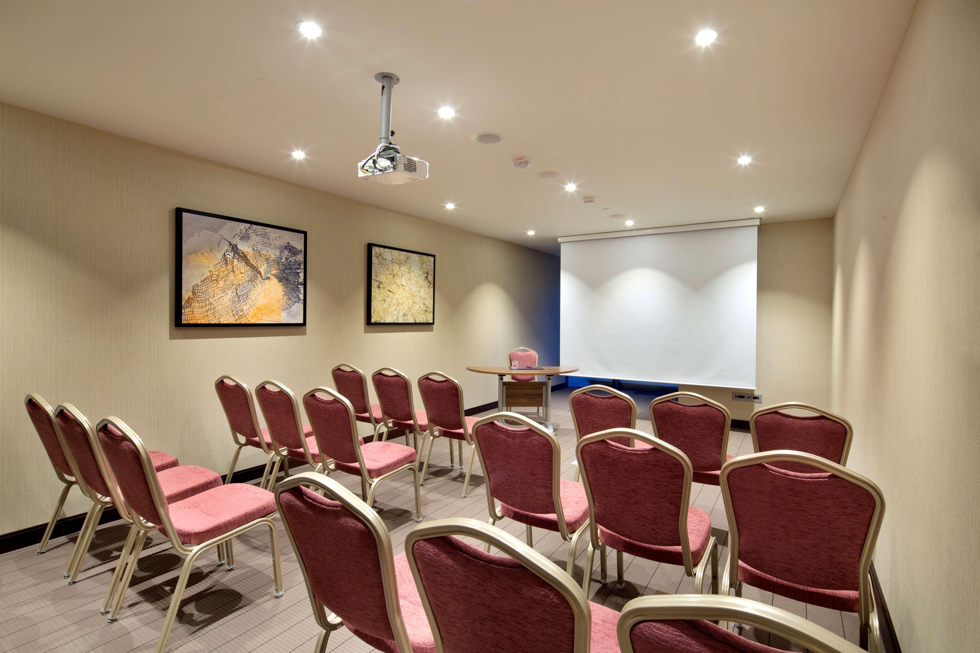 ฮิลตัน บาทูมี Hotel บาทูมิ ภายนอก รูปภาพ Meeting room