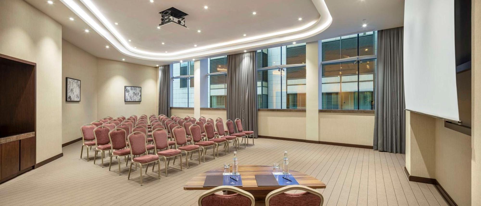 ฮิลตัน บาทูมี Hotel บาทูมิ ภายนอก รูปภาพ Meeting room