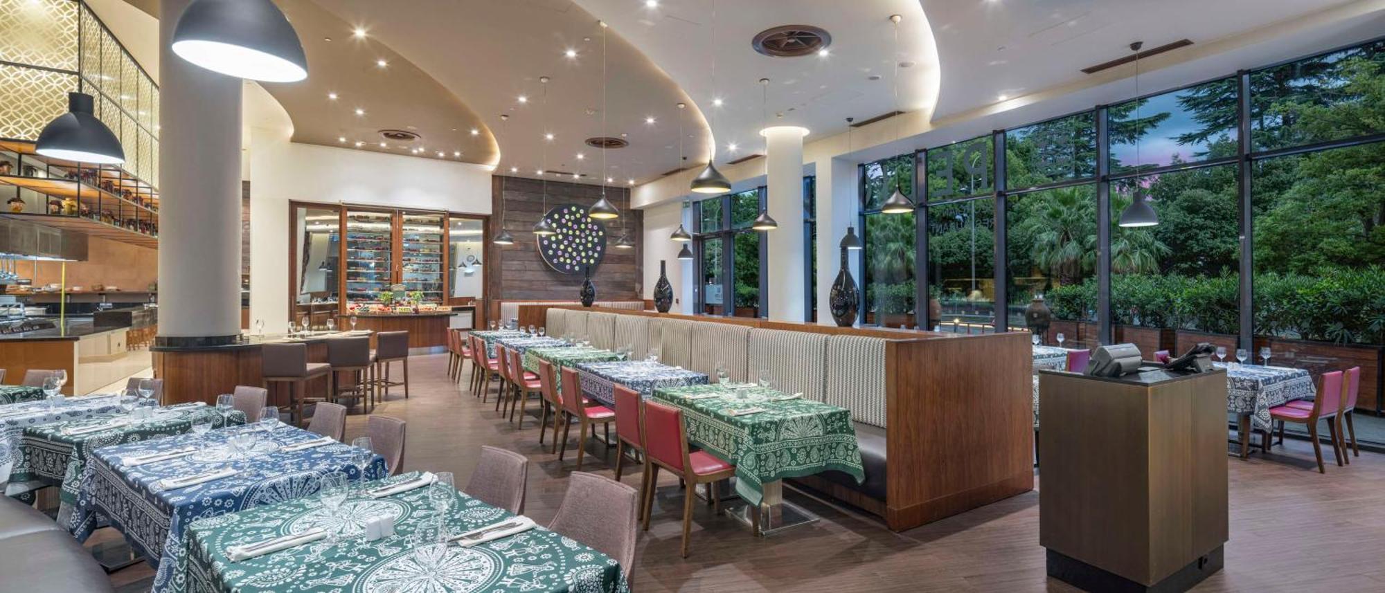 ฮิลตัน บาทูมี Hotel บาทูมิ ภายนอก รูปภาพ The restaurant