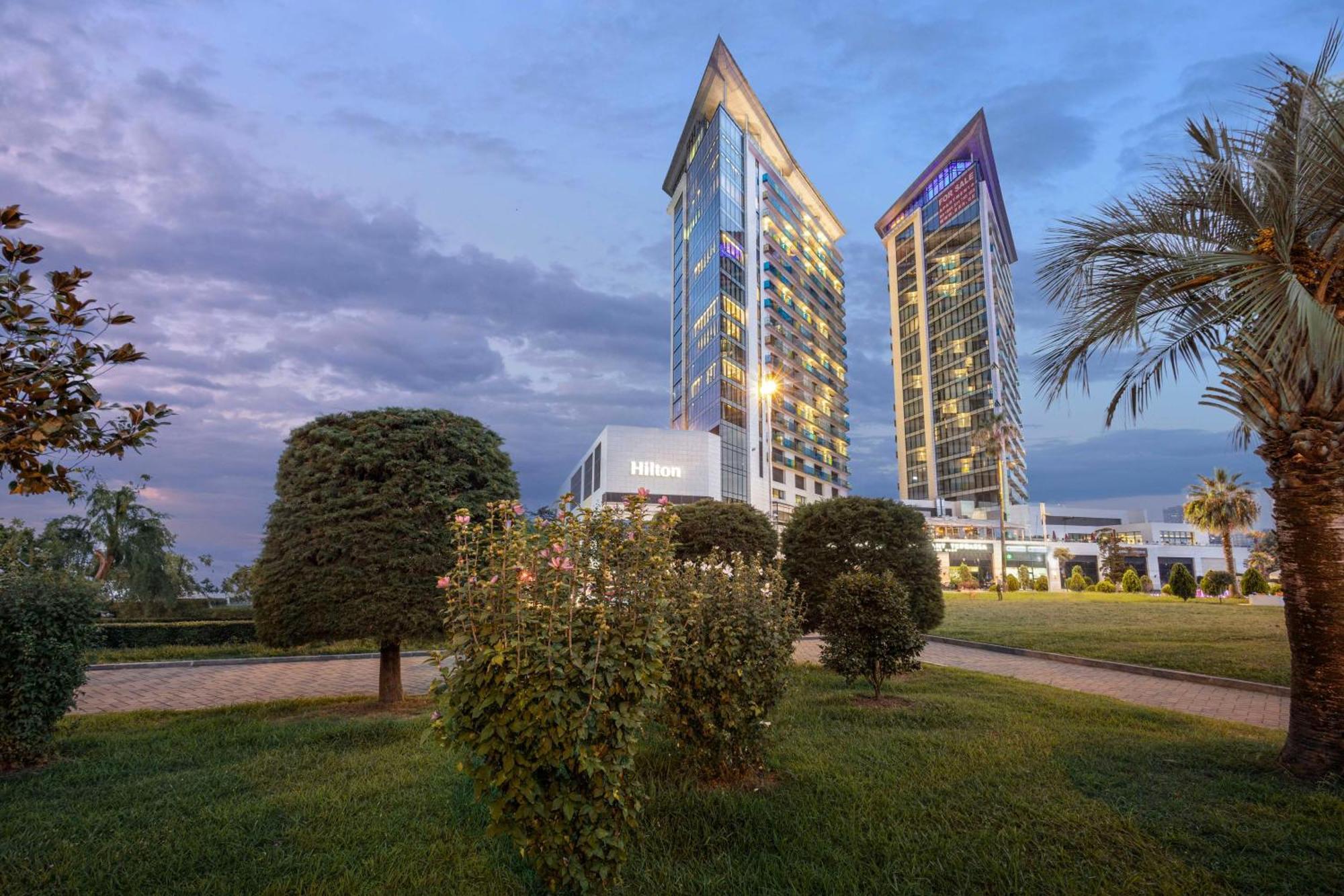 ฮิลตัน บาทูมี Hotel บาทูมิ ภายนอก รูปภาพ The West End