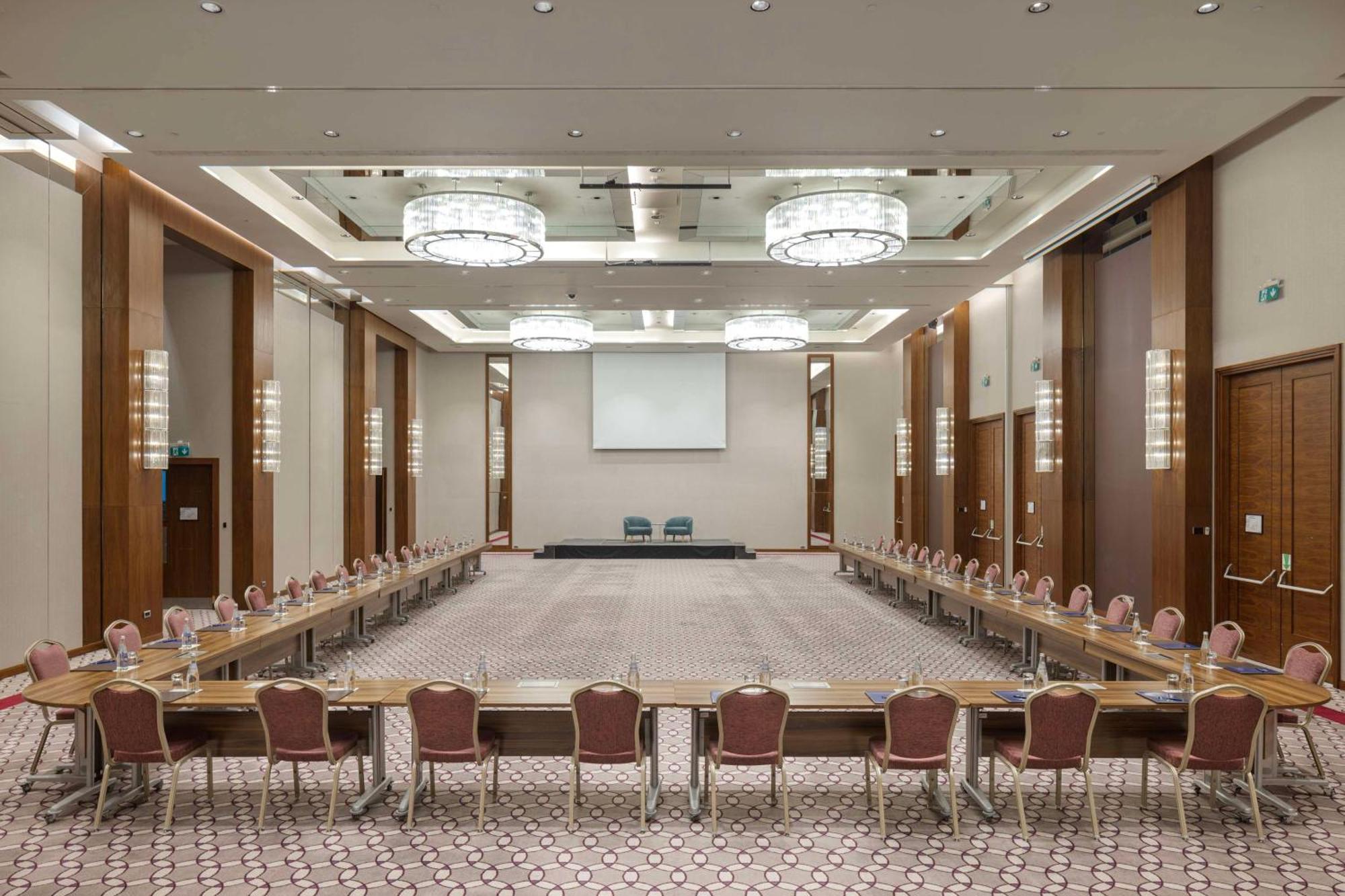 ฮิลตัน บาทูมี Hotel บาทูมิ ภายนอก รูปภาพ The main conference room