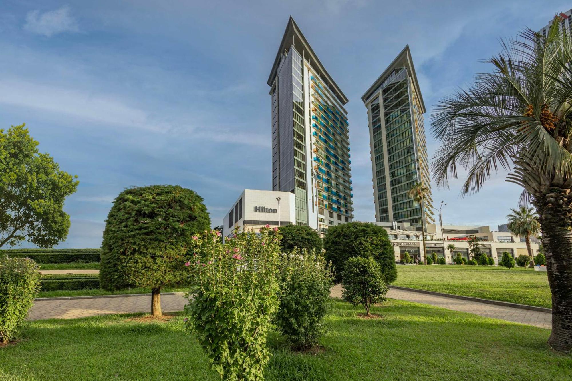 ฮิลตัน บาทูมี Hotel บาทูมิ ภายนอก รูปภาพ Residential buildings in the new city of El Alamein