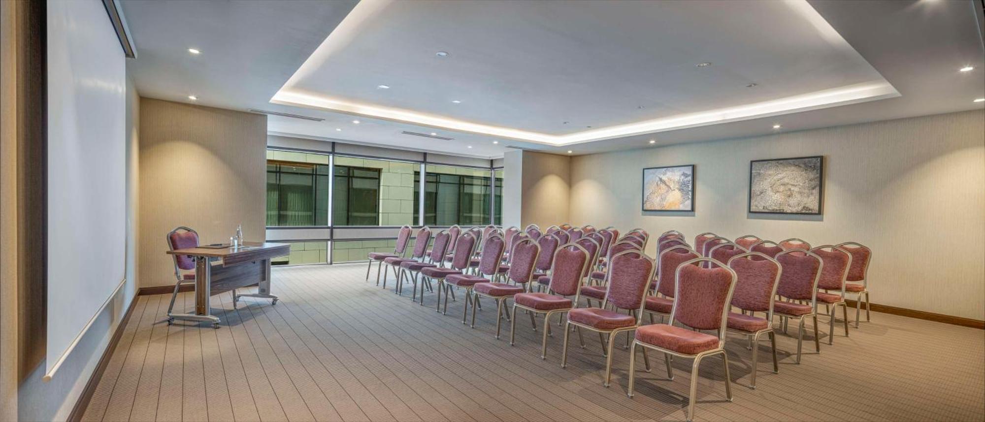 ฮิลตัน บาทูมี Hotel บาทูมิ ภายนอก รูปภาพ Meeting room
