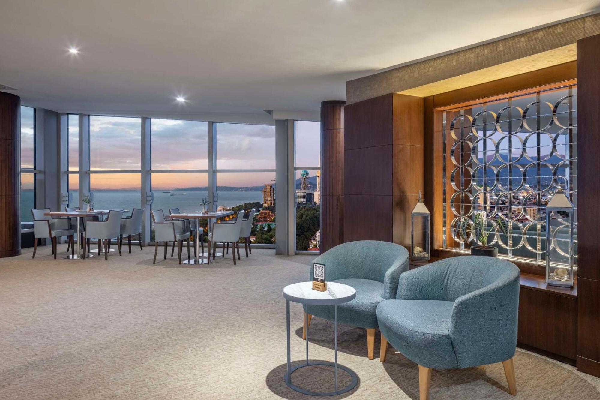 ฮิลตัน บาทูมี Hotel บาทูมิ ภายนอก รูปภาพ Club Lounge at the hotel