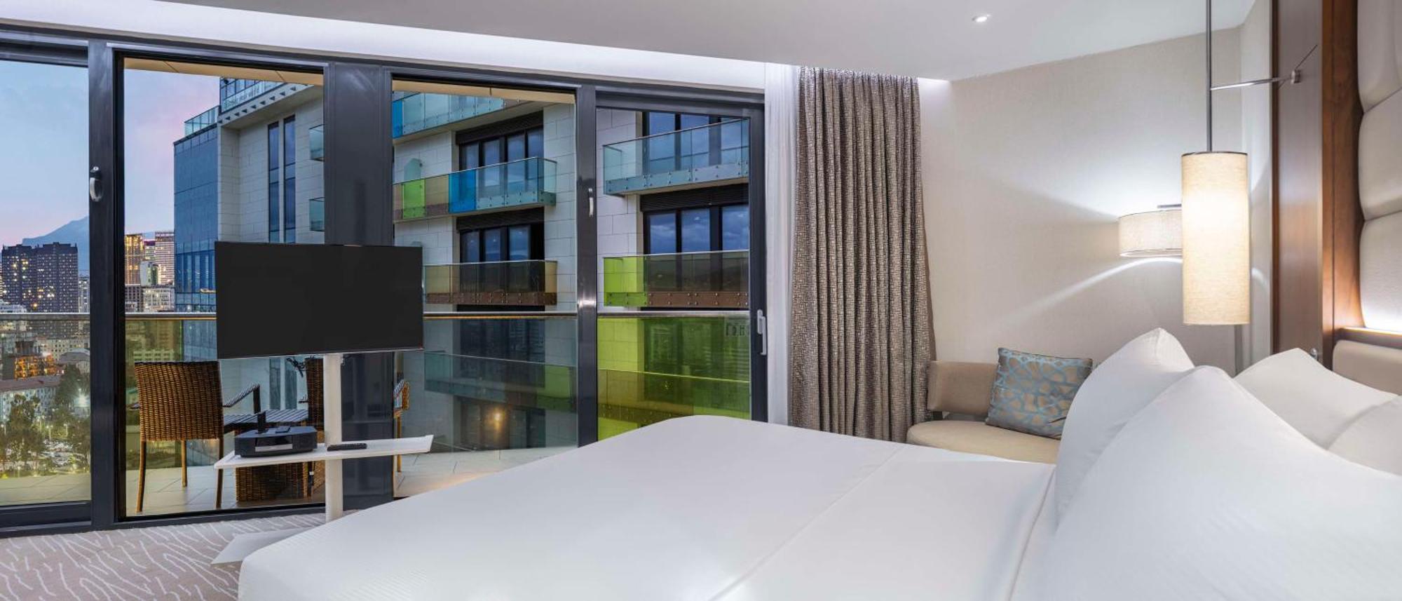 ฮิลตัน บาทูมี Hotel บาทูมิ ภายนอก รูปภาพ A bedroom at the hotel