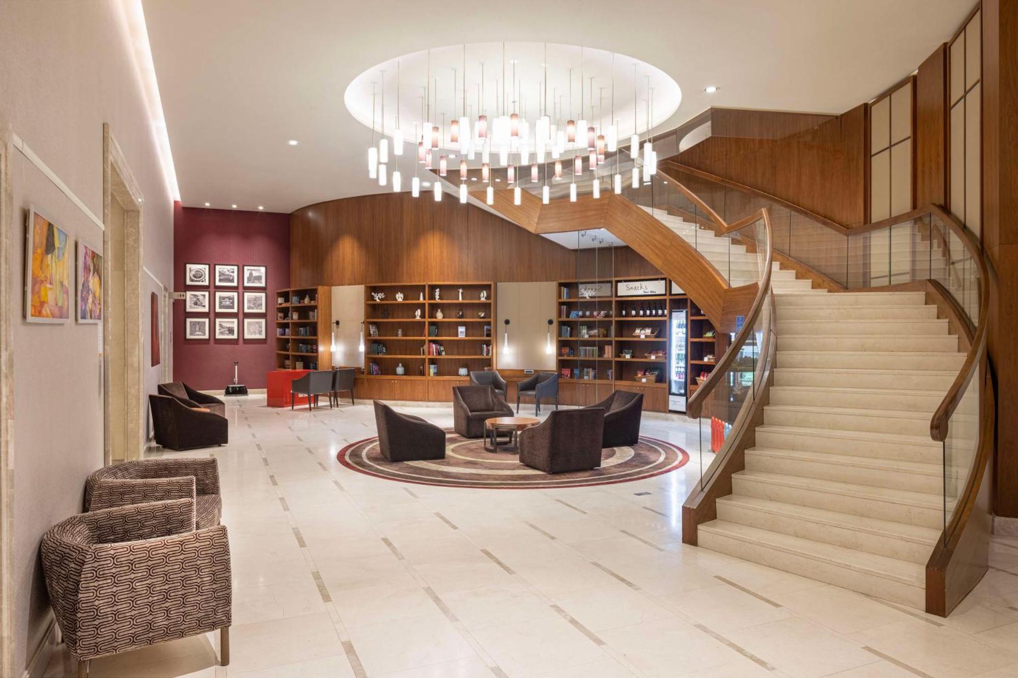 ฮิลตัน บาทูมี Hotel บาทูมิ ภายนอก รูปภาพ Lobby